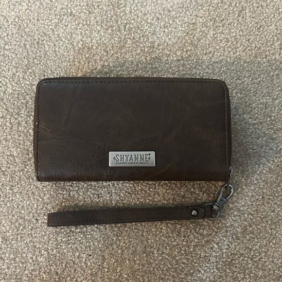 - Shyanne American Cross Wallet - Picture 4 of 4